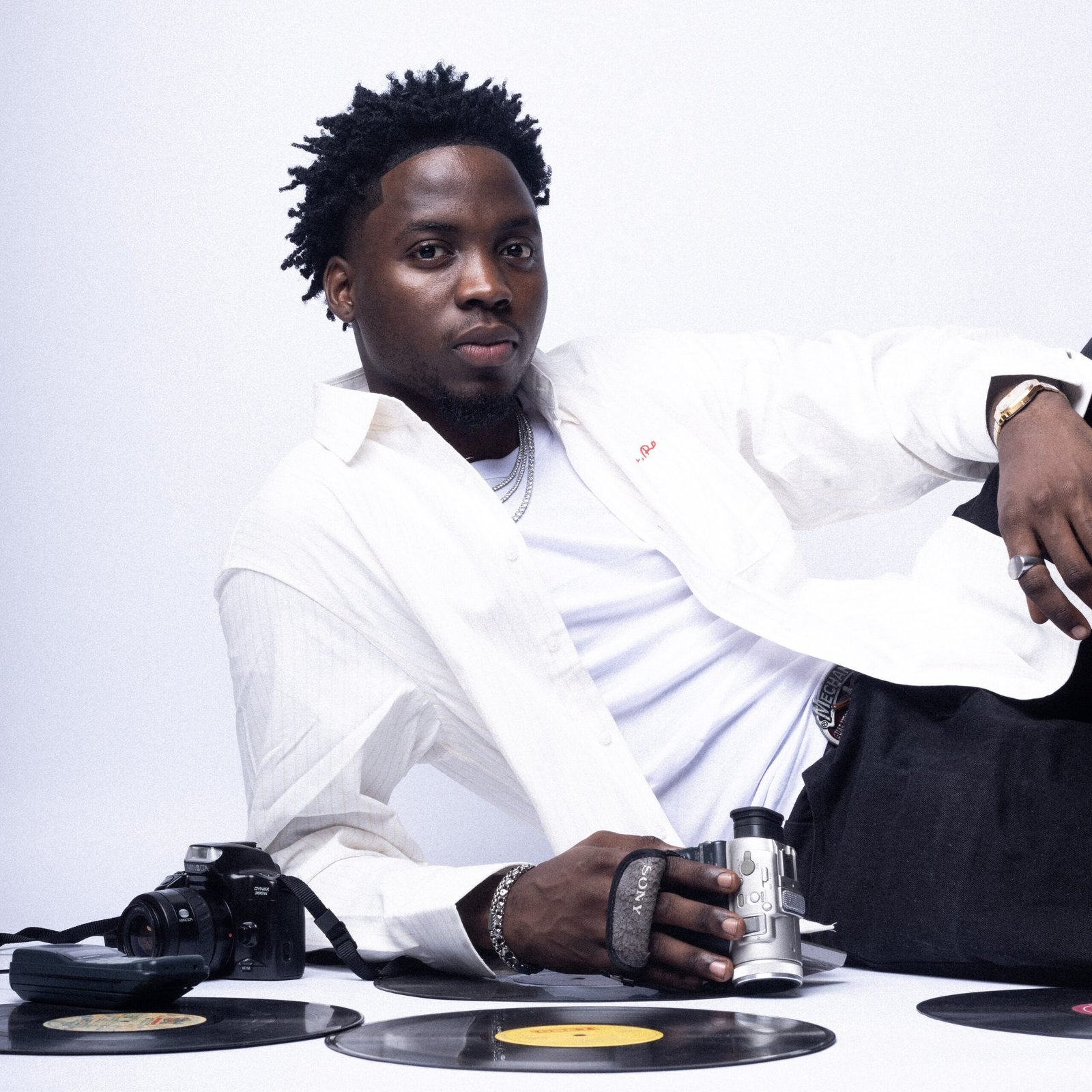 Nigerian Singer Kunmie Releases Debut Album ’22’