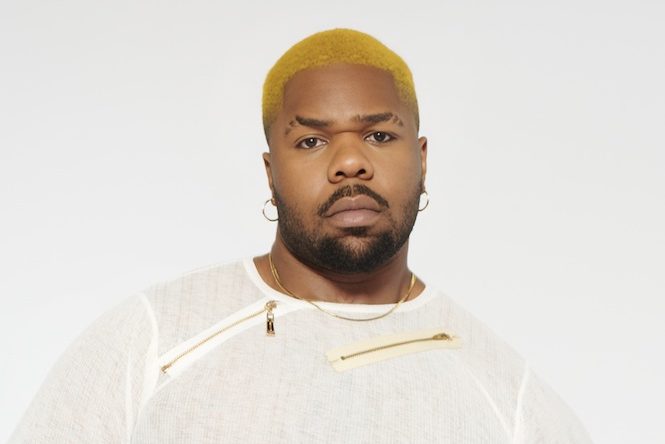 MNEK performing on stage.